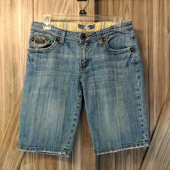 H&G Junior's Embroidered Bermuda Jean Shorts Size 11 - Picture 1 of 9